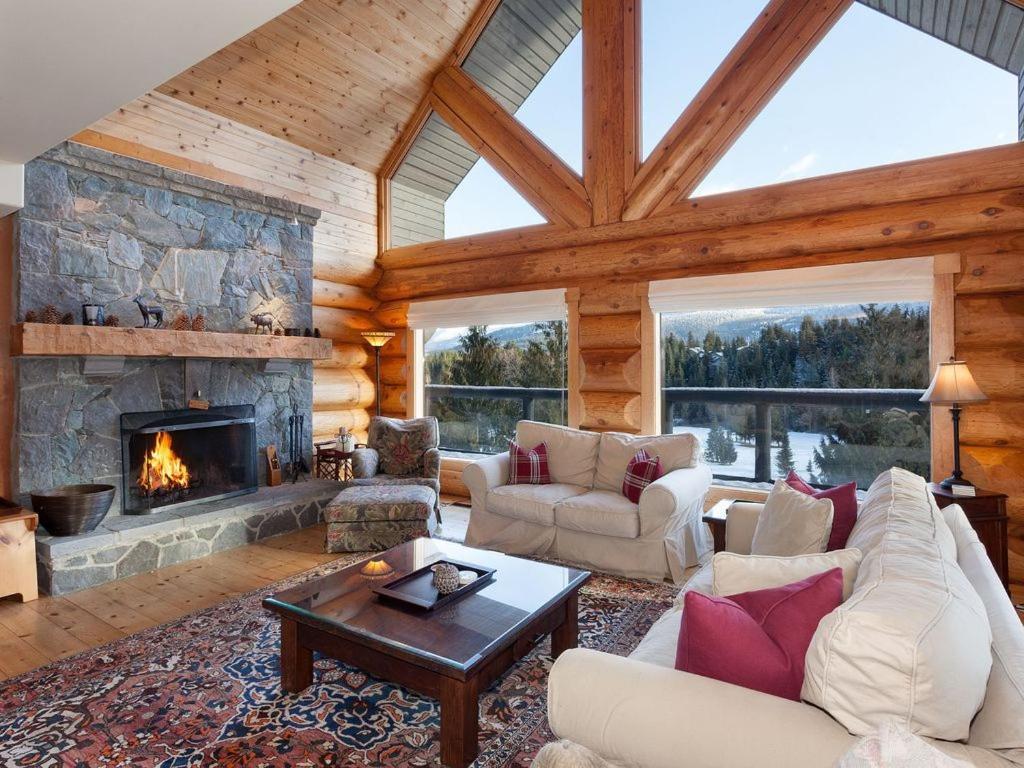 Beautiful 5 Bedroom Log Home With Spectacular Views Whistler Exteriör bild