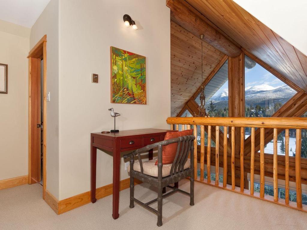 Beautiful 5 Bedroom Log Home With Spectacular Views Whistler Exteriör bild