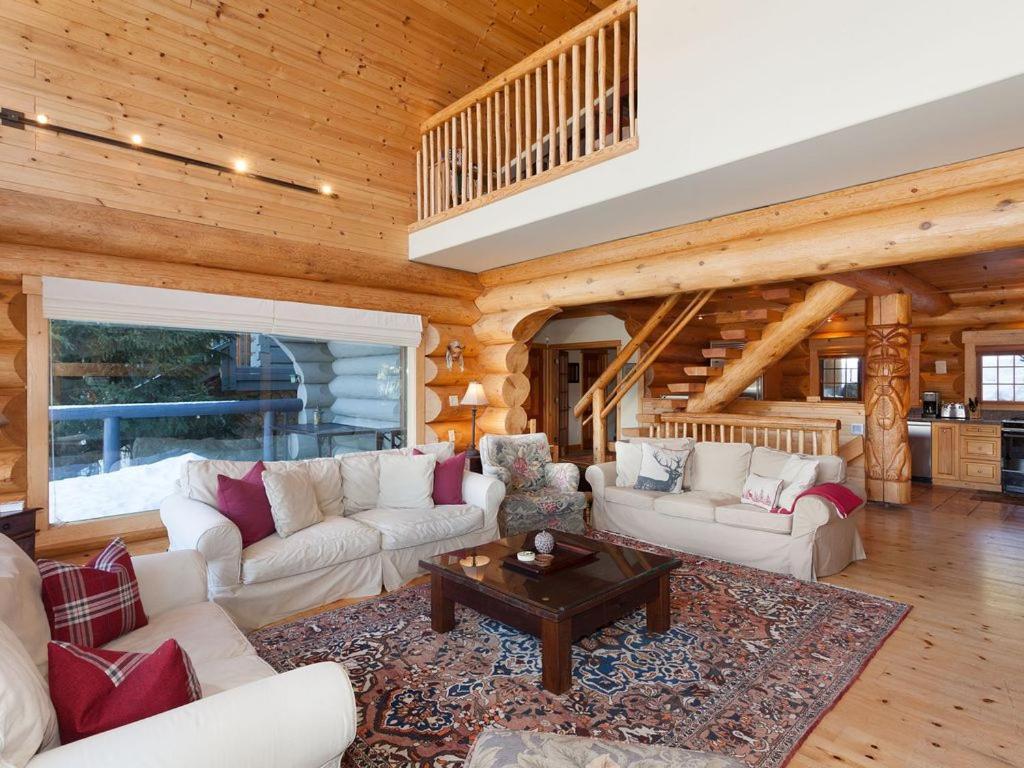 Beautiful 5 Bedroom Log Home With Spectacular Views Whistler Exteriör bild